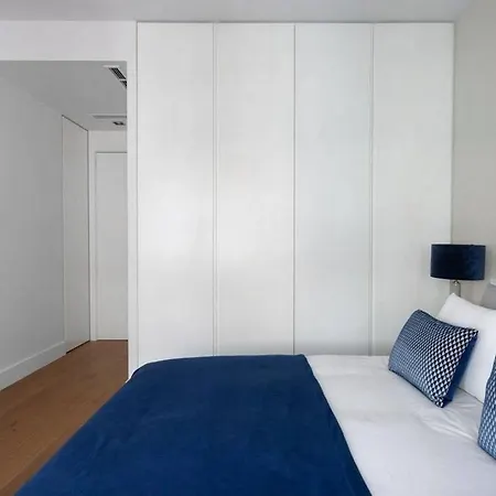 Lovely - Up To 6 Guests Appartamento