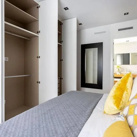 Appartamento Lovely - Up To 6 Guests *
