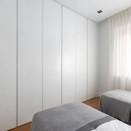 Lovely - Up To 6 Guests Appartamento