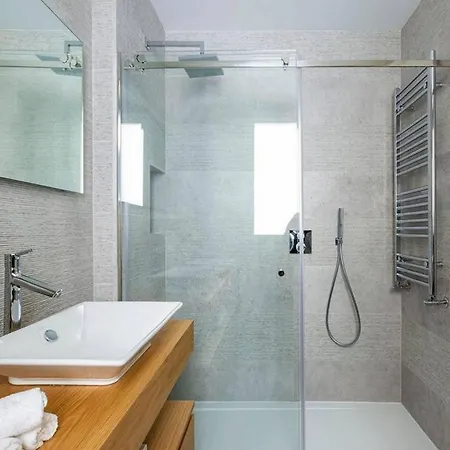 Appartamento Lovely - Up To 6 Guests *
